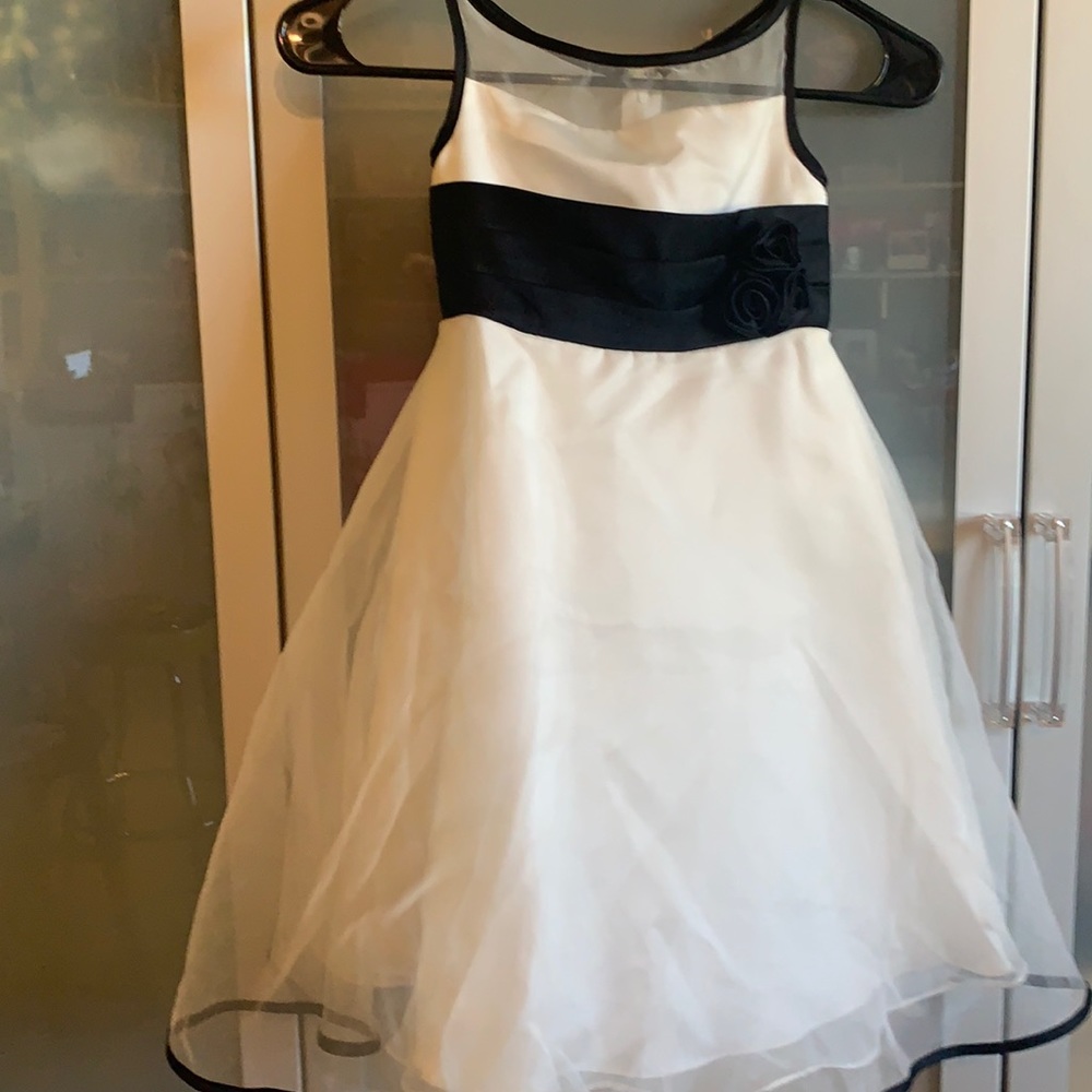 Black and white size 4  kids beautiful fashion dress